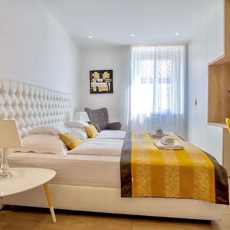 Apartament & Graso *