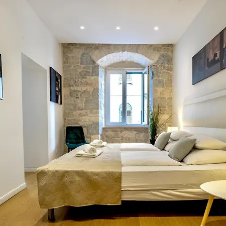 Apartament & Graso *