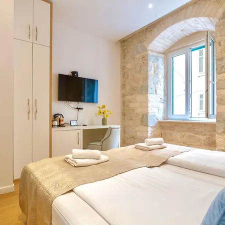 Apartament & Graso *