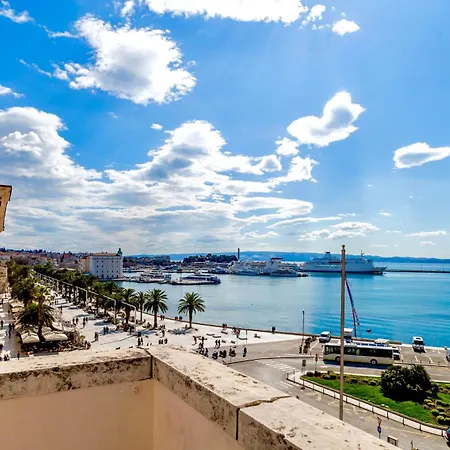 Apartments & Rooms Graso Apartman